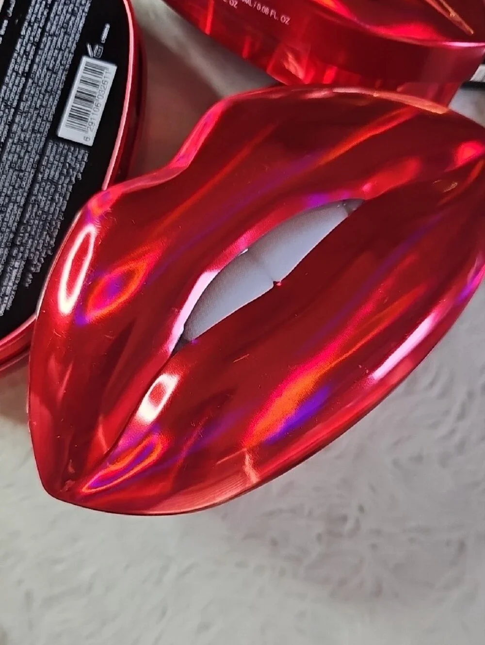 HUDA BEAUTY Red Lip-Shaped Makeup Case Set